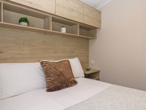 2 quartos, individualmente decorados, individualmente mobiliados