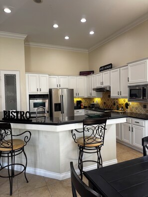 Private kitchen - Modern  PGA west 3 bedroom house in lovely La Quinta with a stunning pool (La Quinta)