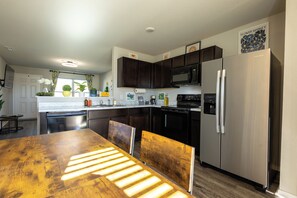 Microwave, oven, stovetop, dishwasher - Fabulous 3-bedroom house with AC in charming Conway (Conway)