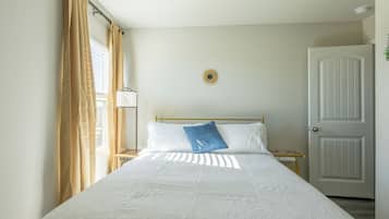 Iron/ironing board, WiFi, bed sheets