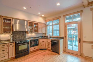 Fridge, microwave, oven, stovetop - Big Sky Getaway | Fireplace + Shared Pool (Big Sky)