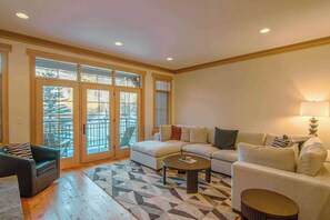 Smart TV, offices - Big Sky Getaway | Fireplace + Shared Pool (Big Sky)