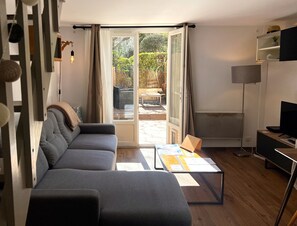 TV - Le Breizh'Aix - Charming duplex of the city center (Aix-en-Provence)