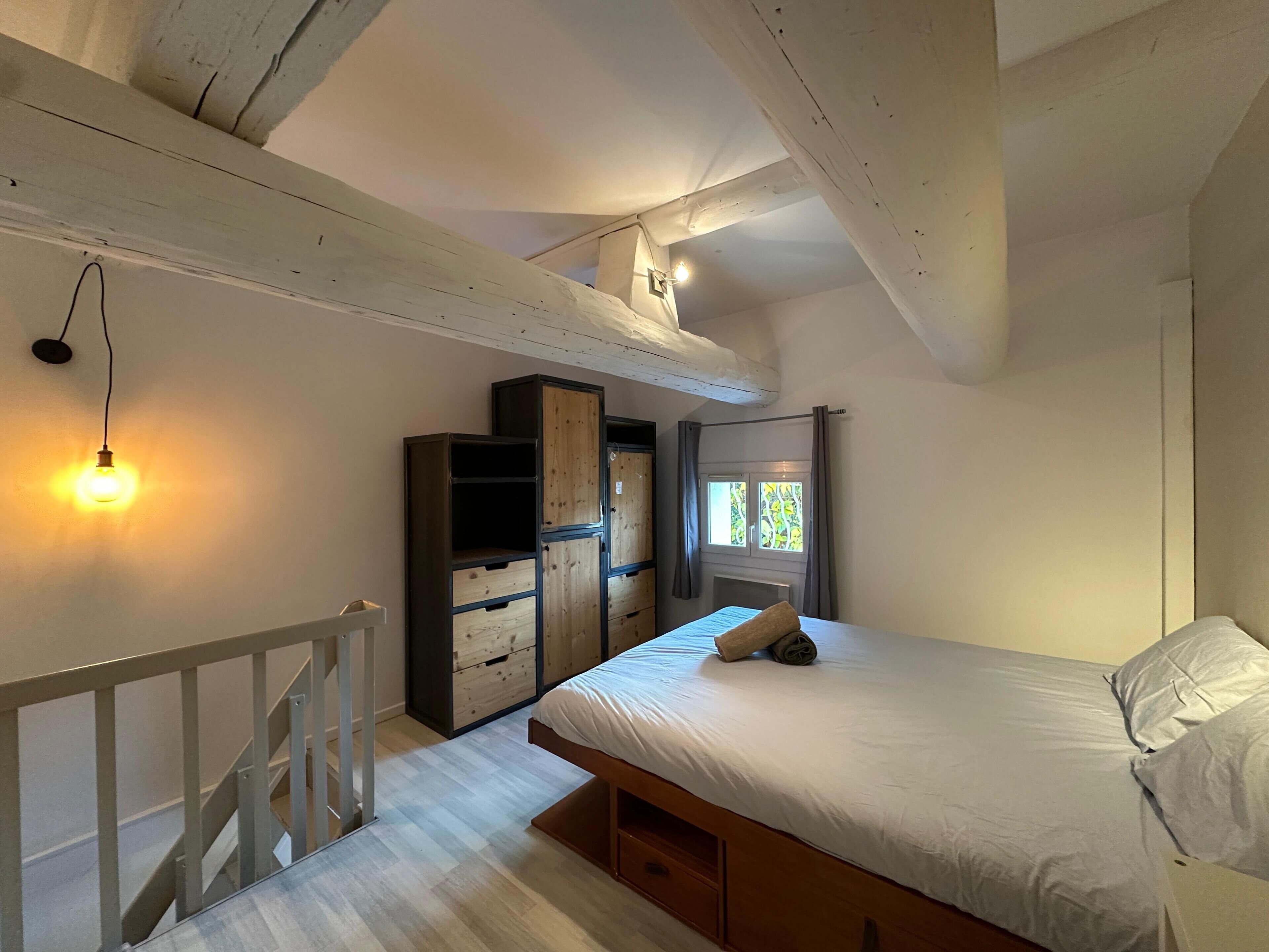 Fer et planche à repasser, Wi-Fi gratuit, draps fournis