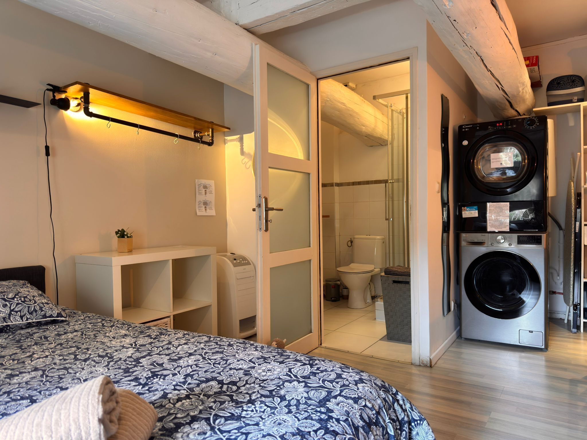 1 dormitorio, tabla de planchar con plancha, wifi gratis y ropa de cama