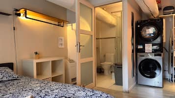 1 dormitorio, tabla de planchar con plancha, wifi gratis y ropa de cama