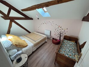 Iron/ironing board, WiFi, bed sheets - 3★ Family Holiday Home near Giverny with Garden & Parking (Les Andelys)