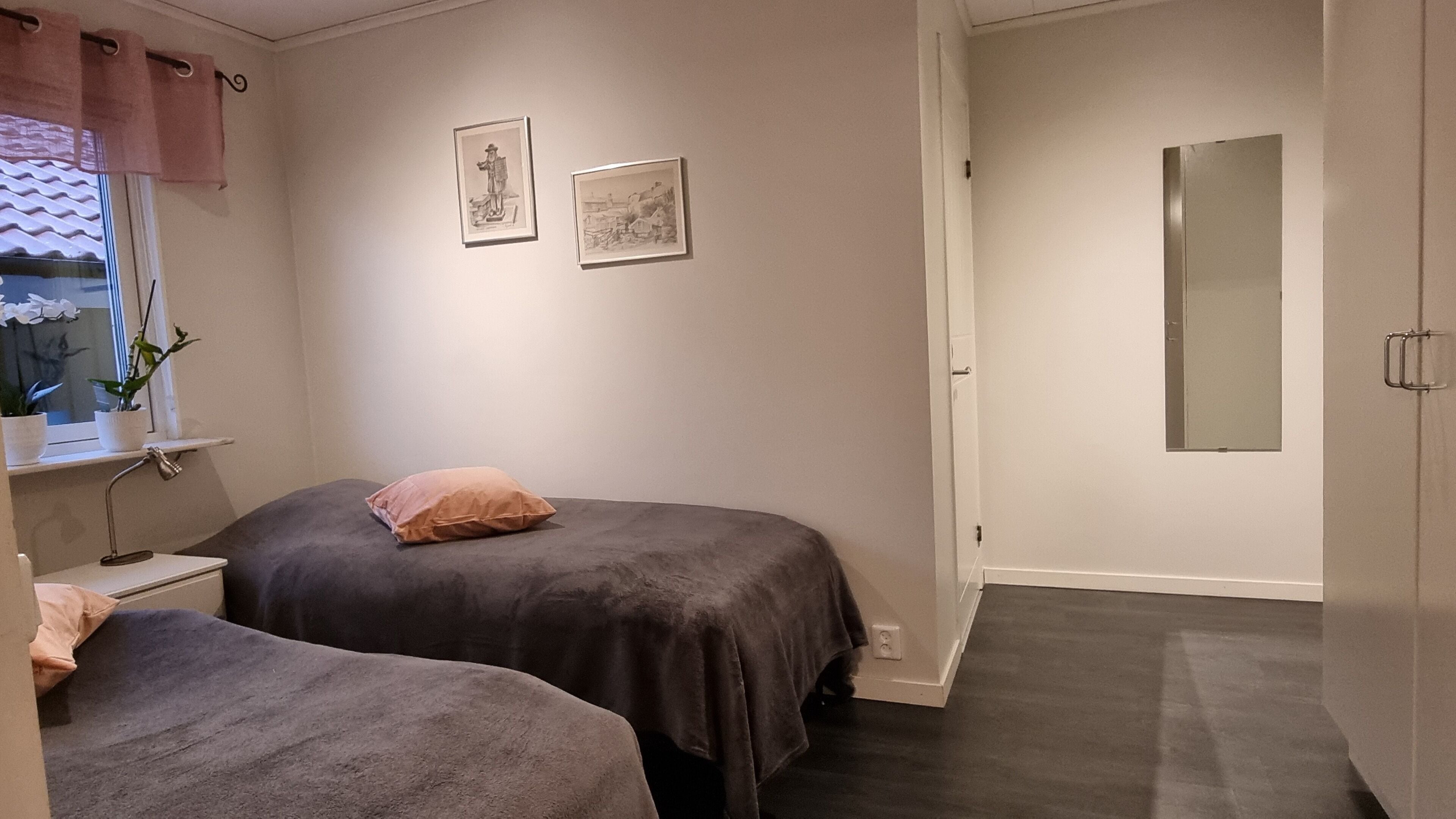 1 chambre, fer et planche à repasser, Wi-Fi gratuit, draps fournis