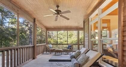 Cozy 2-bedroom cabin on the river in Vancleave