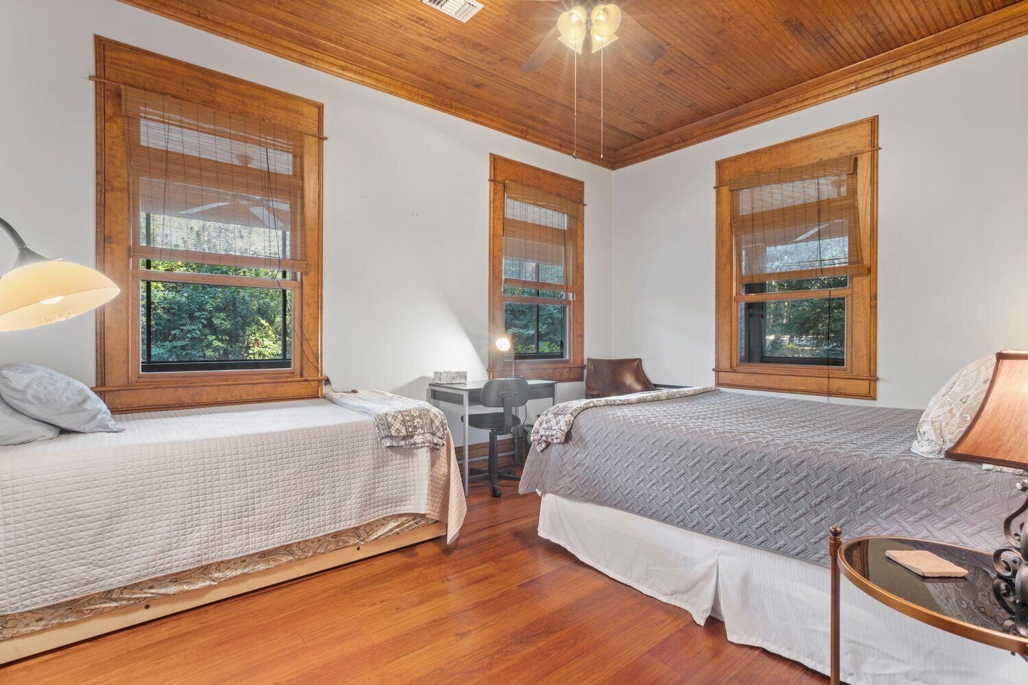 2 bedrooms, desk, free WiFi, bed sheets