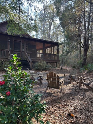 Cozy 2-bedroom cabin on the river in Vancleave