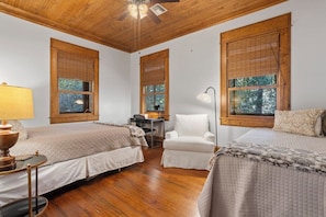 2 bedrooms, desk, free WiFi, bed sheets