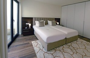 6 bedrooms, iron/ironing board, WiFi, bed sheets - 6 rooms with private bathroom (Arcozelo)