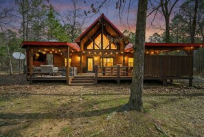 Exterior - Waterfront Cabin • Pond • Hot Tub • Great Location (Broken Bow)