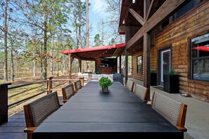 Outdoor dining - Waterfront Cabin • Pond • Hot Tub • Great Location (Broken Bow)
