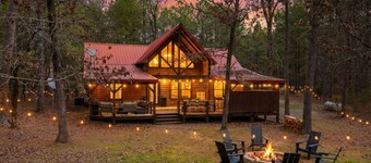 Waterfront Cabin • Pond • Hot Tub • Great Location