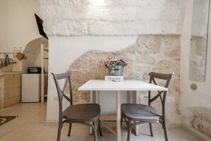 Dining - GuestHost - Civic 32 Functional Studio (Ostuni)