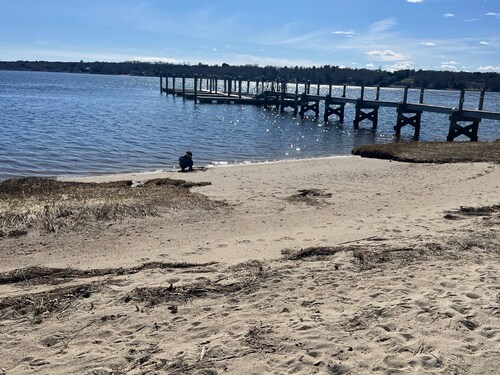 New 5-bedroom house with secluded yard, deck & access to private beach & dock