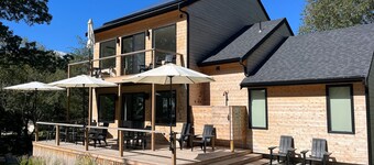 New 5-bedroom house with secluded yard, deck & access to private beach & dock