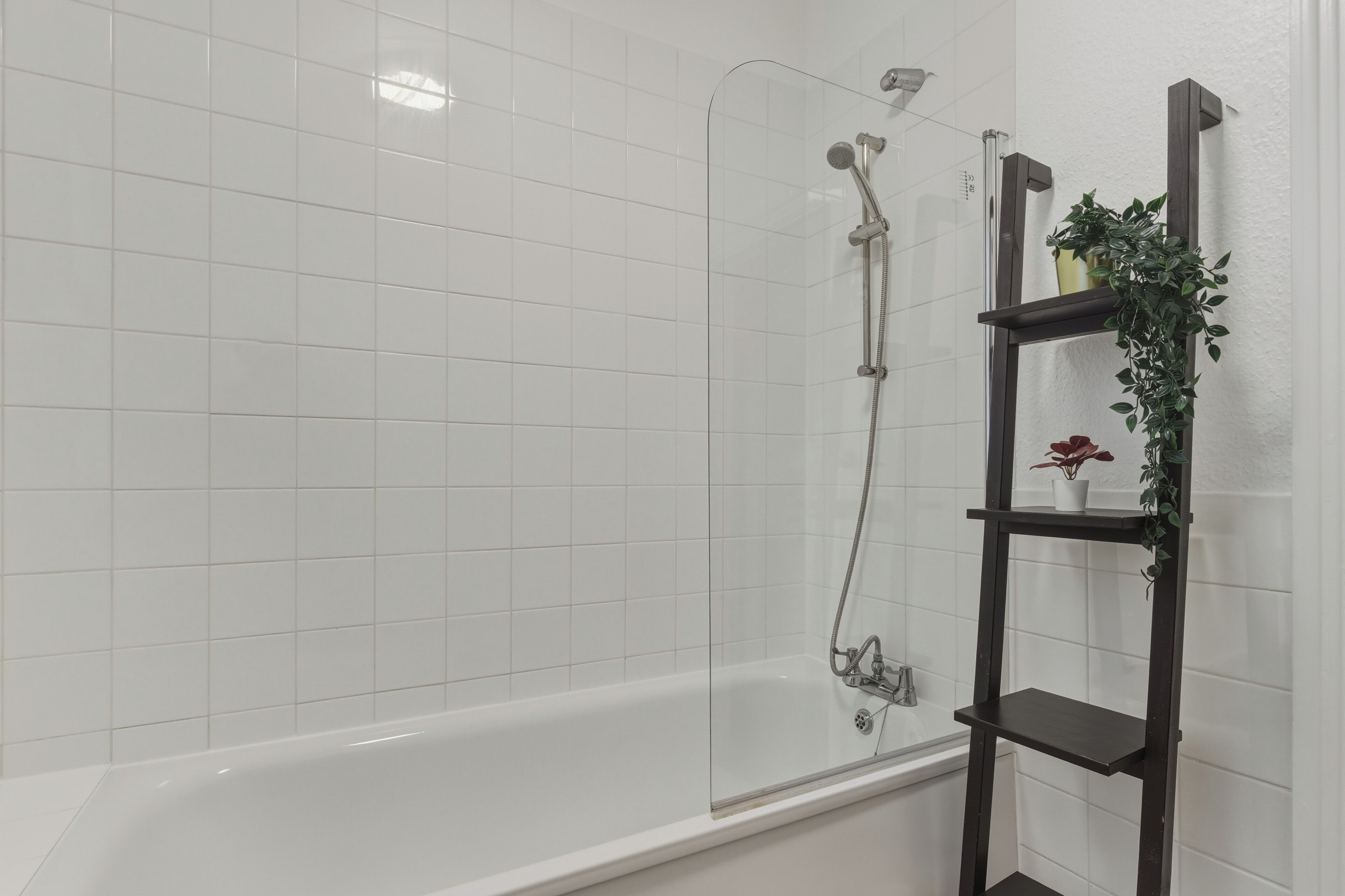 Haartrockner, Handtücher, Toilettenpapier