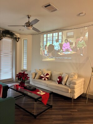 Living area - Charming 2-bedroom apartment with AC in gorgeous Addison (Addison)