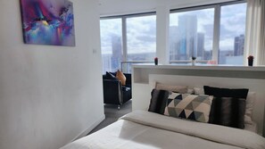 1 slaapkamer, een strijkplank/strijkijzer, internet, beddengoed