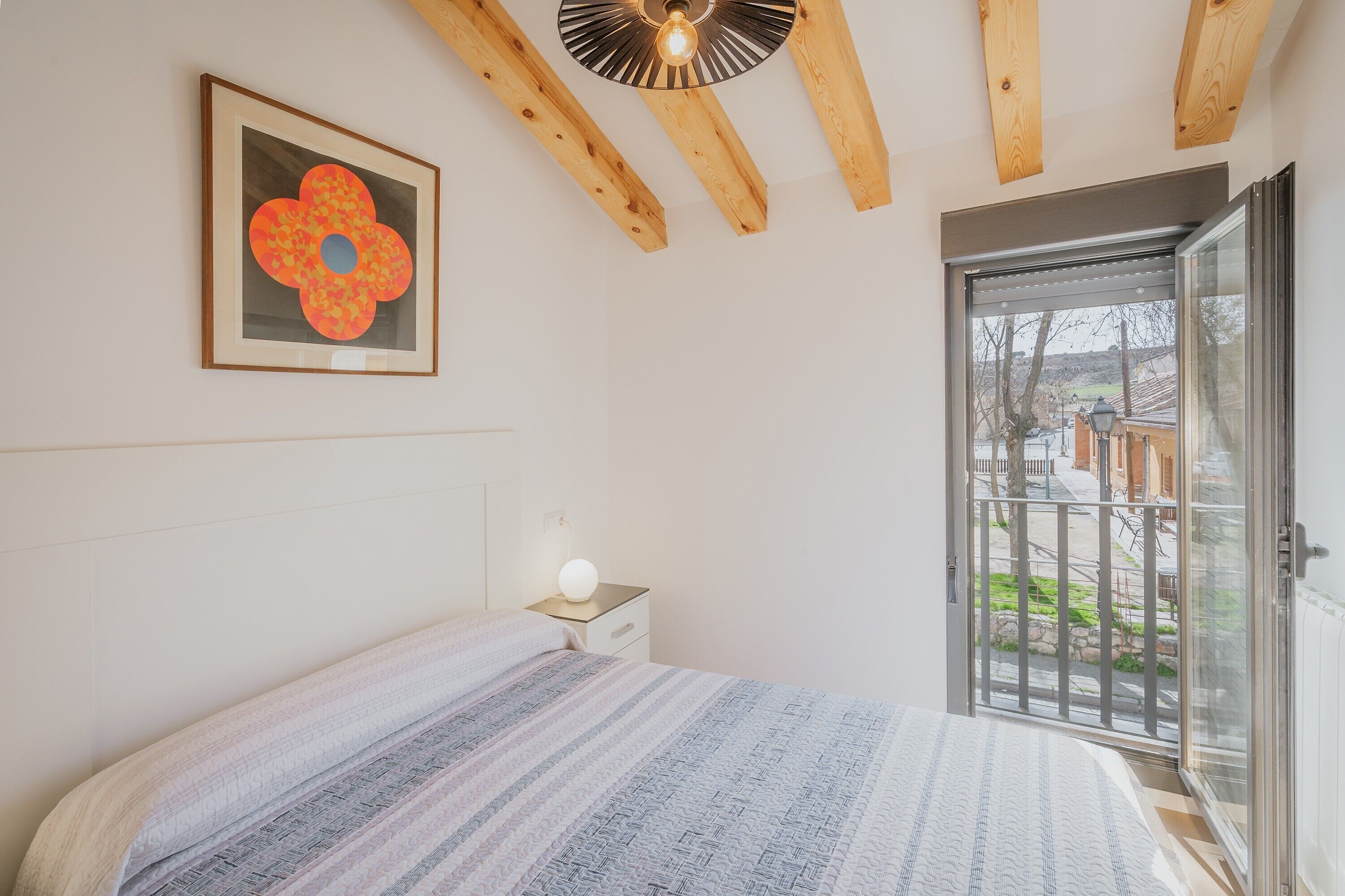 3 slaapkamers, een strijkplank/strijkijzer, wifi, beddengoed