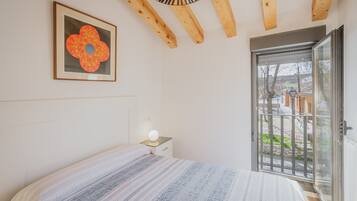 3 slaapkamers, een strijkplank/strijkijzer, wifi, beddengoed