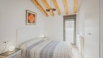 3 chambres, fer et planche à repasser, Wi-Fi, draps fournis