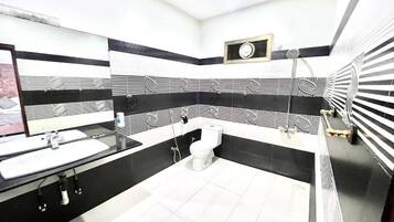 Deluxe Double Room, City View | Bathroom