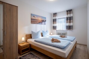 1 bedroom, bed sheets - 2-room first floor apartment with terrace 4 (Oberaudorf)