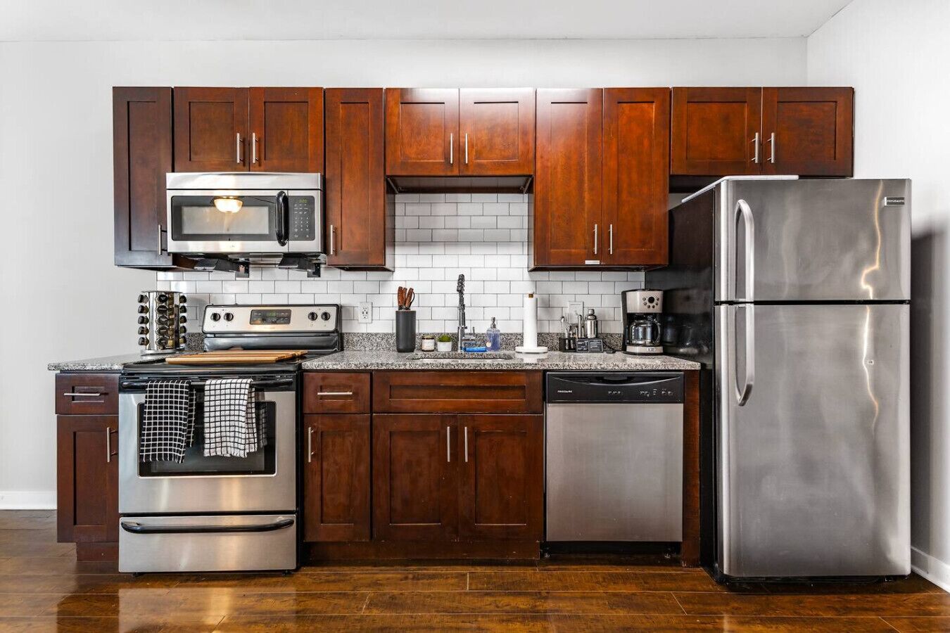 Coffee/tea maker, fridge, microwave, oven