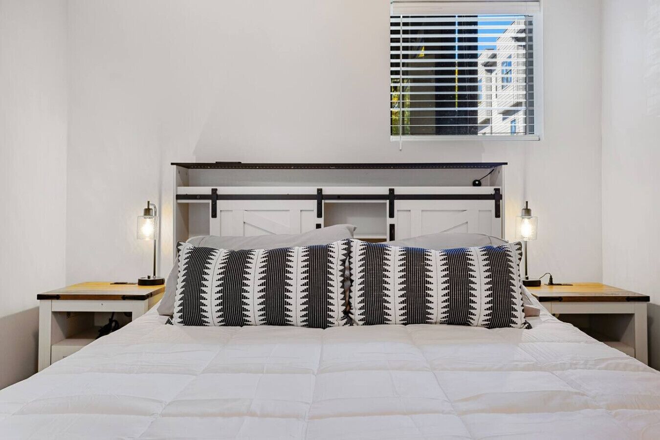 Desk, WiFi, bed sheets