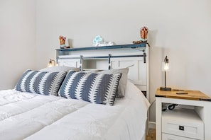 Escrivaninha, ferros/tábuas de passar roupa, Wi-Fi, roupa de cama