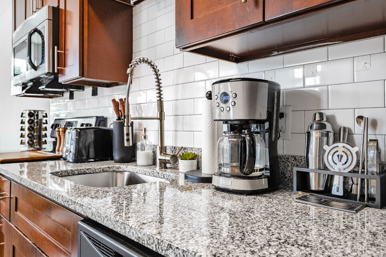 Frigorífic, microones, forn i placa de cuina 