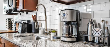 Frigorífic, microones, forn i placa de cuina