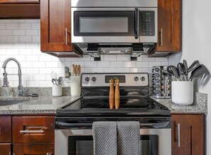 Private kitchen - Melody Motel (Gated Parking!) (Nashville)