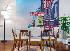 Dining - Melody Motel (Gated Parking!) (Nashville)