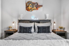 Desk, WiFi - Melody Motel (Gated Parking!) (Nashville)