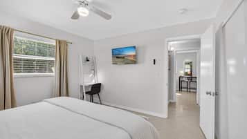 2 bedrooms, desk, free WiFi, bed sheets