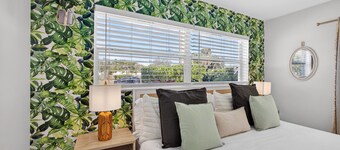 Sleeps 6, Minutes From Beach Gorgeous Backyard