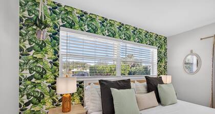 Sleeps 6, Minutes From Beach Gorgeous Backyard