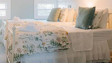 2 chambres, bureau, fer et planche Ă repasser, lit parapluie