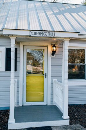 Exterior detail - The Marigold at Mill Creek (Topping)