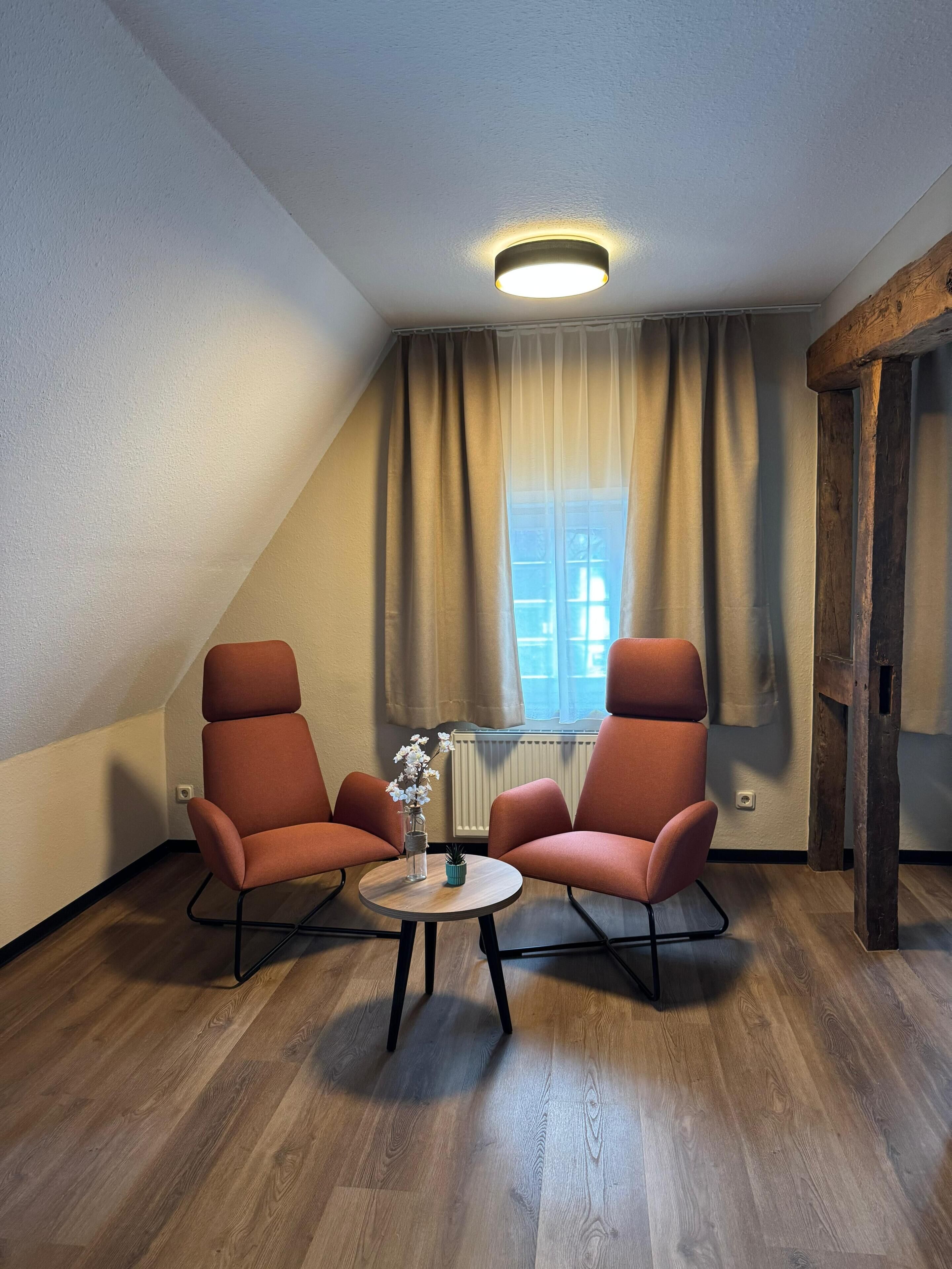 Deluxe Suite, Courtyard View | Interior