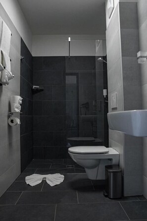 Bathroom - Gasthaus Hotel Zur Schonenburg (Schönberg am Kamp)