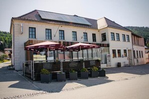 Exterior - Gasthaus Hotel Zur Schonenburg (Schönberg am Kamp)
