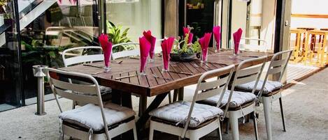 Outdoor dining