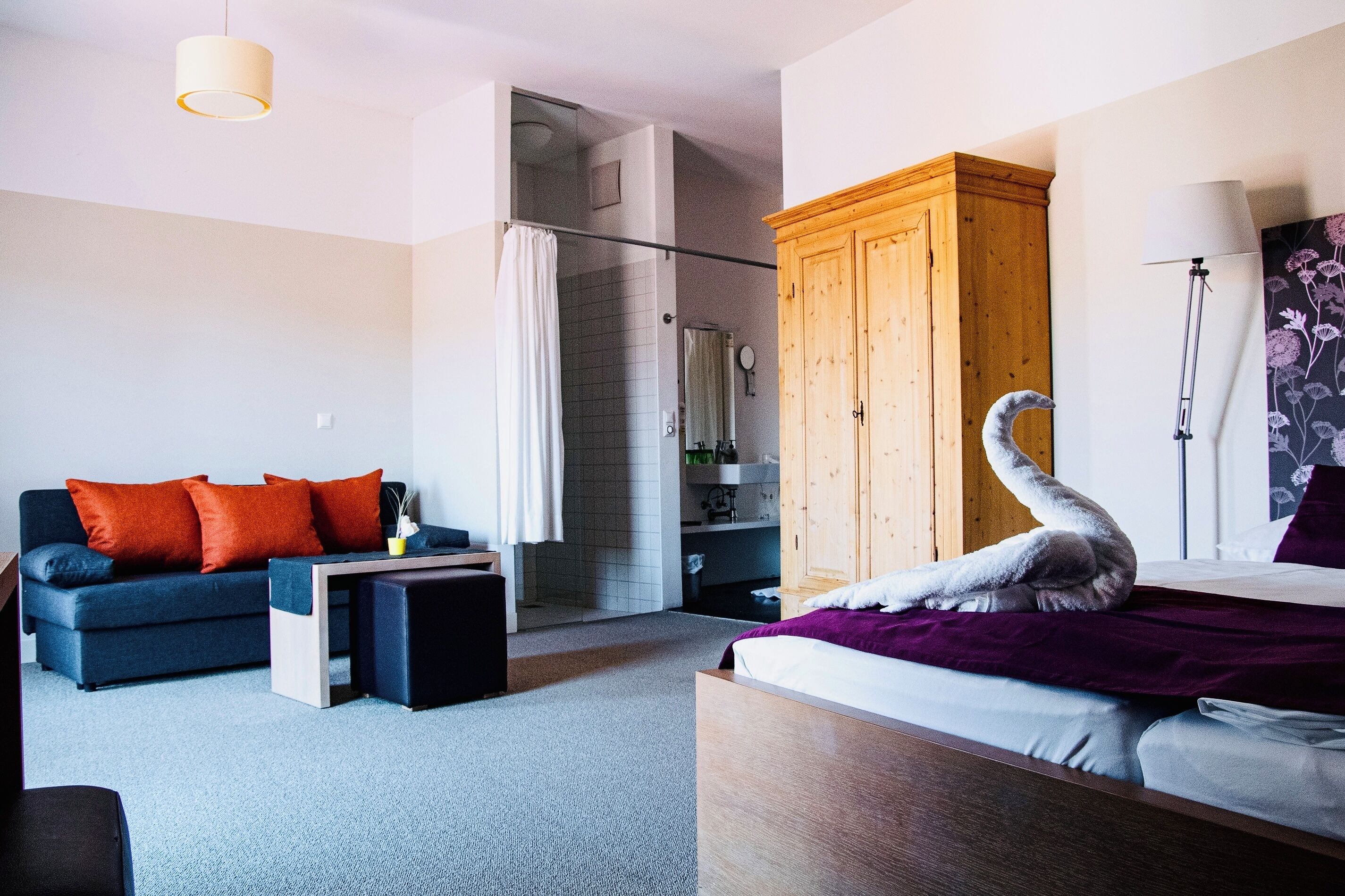 Quarto casal conforto | Cortinas blackout, ferros/tábuas de passar roupa, Wi-Fi de cortesia