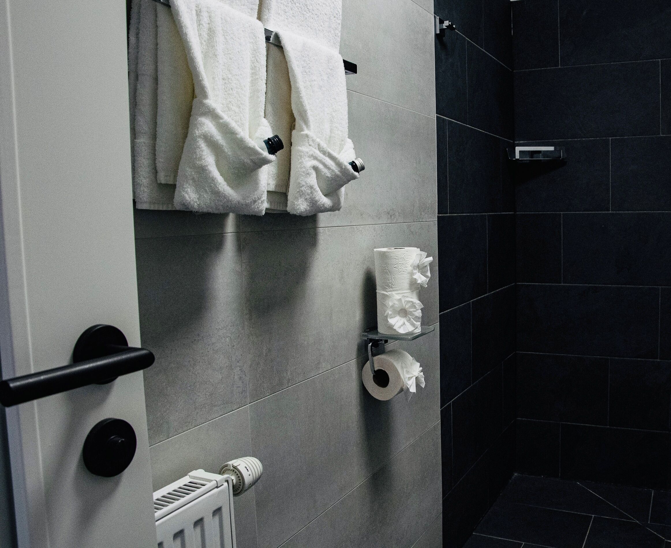 Cortinas blackout, tabla de planchar con plancha y wifi gratis 
